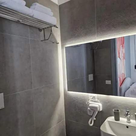 Incoming Roof Bovio 招待所